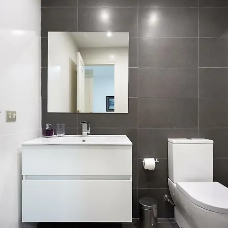 Monkey House * Σάντα Κρουζ Τενερίφης